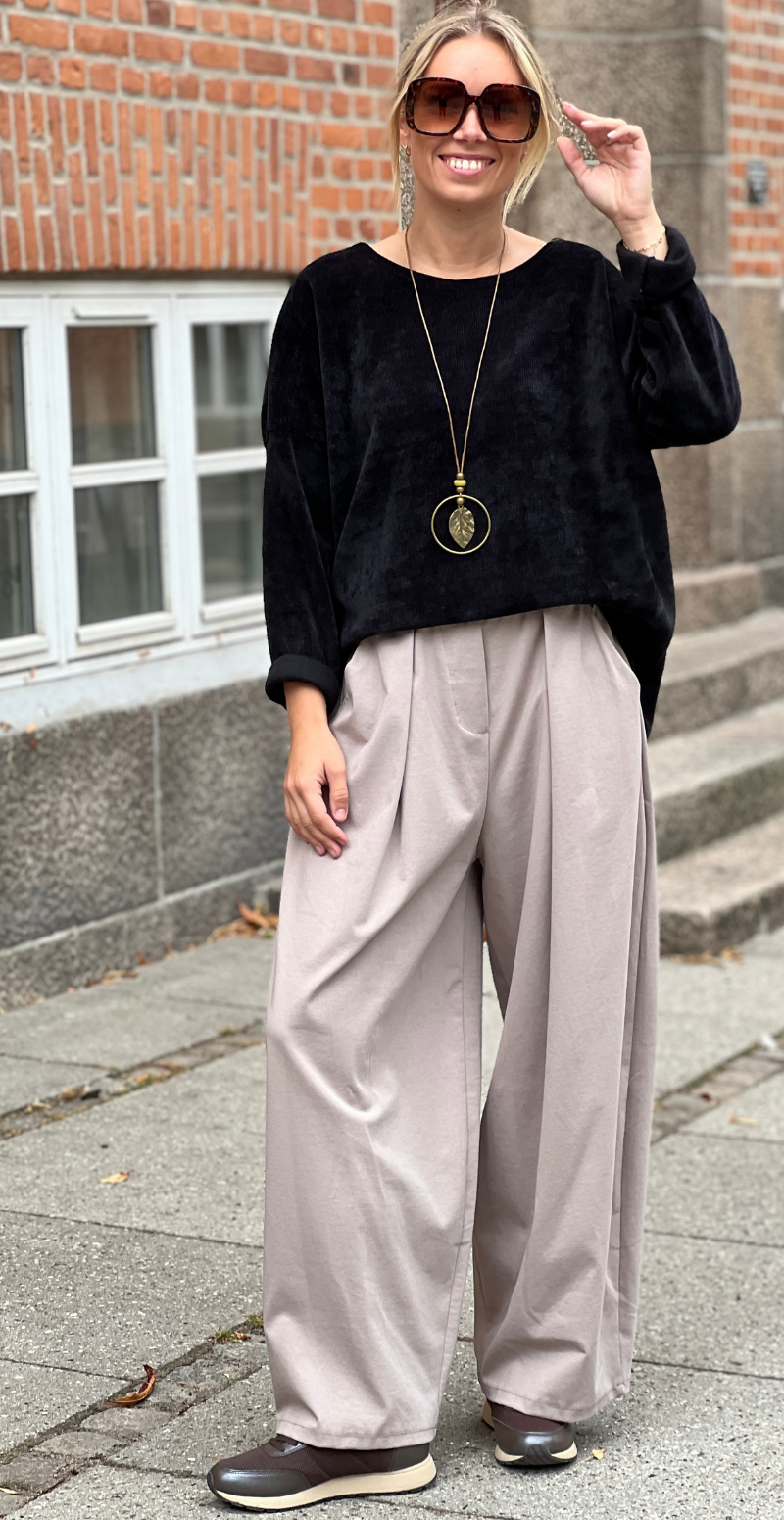 Maren bluse i velour og halskæde sort LikeLondon