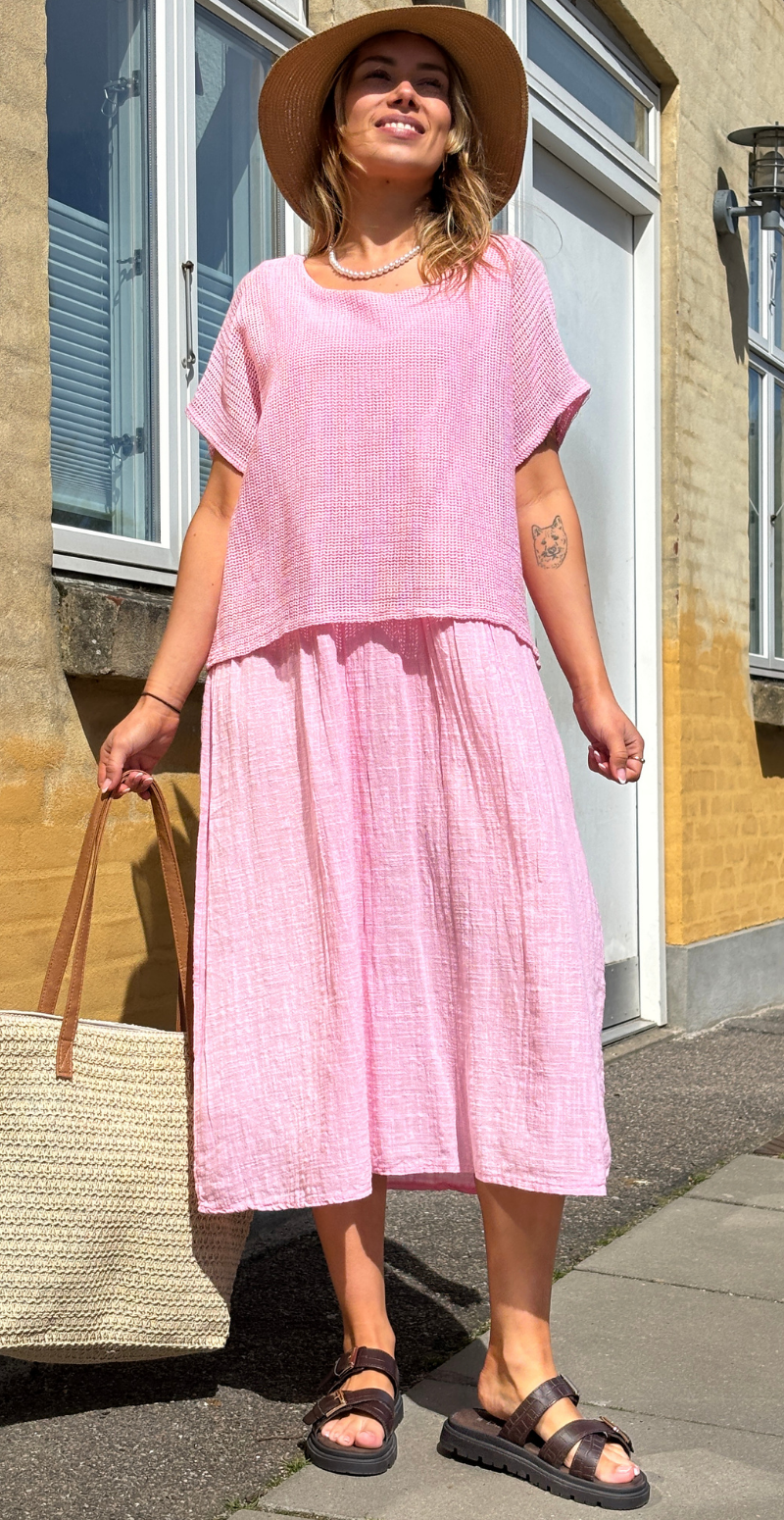 Savannah kjole med hæklet overdel pink LikeLondon