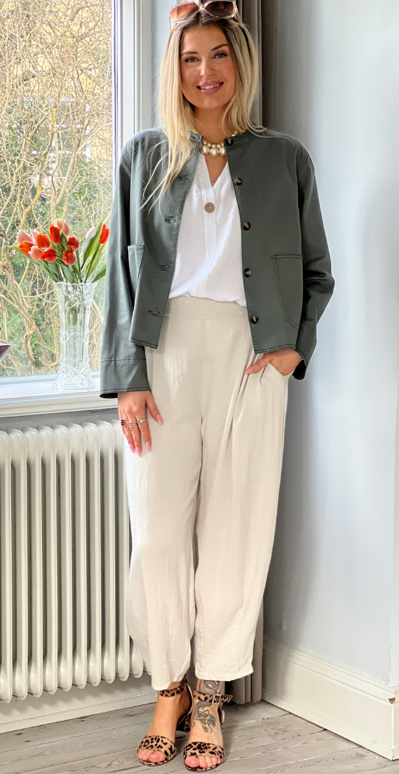 Penny jakke med tydelige stikninger khaki LikeLondon