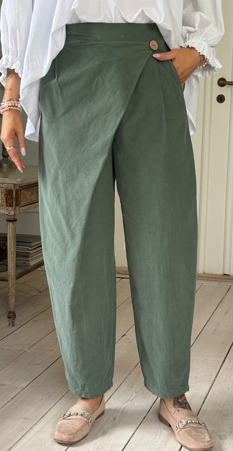 Marina fløjlsbukser med slå-om detalje og vidde militare LikeLondon