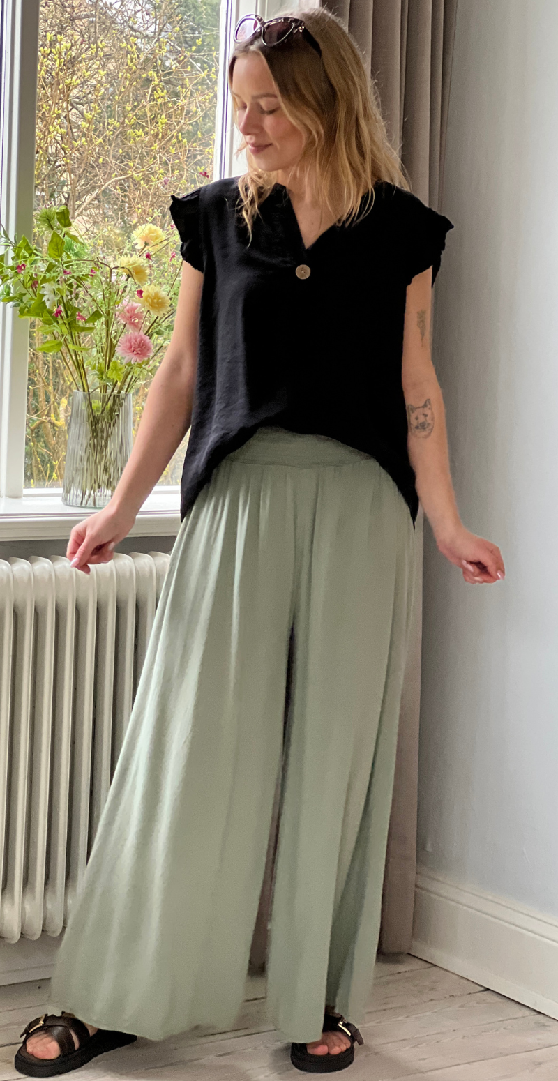 Peggy bukser med brede ben og smock khaki LikeLondon