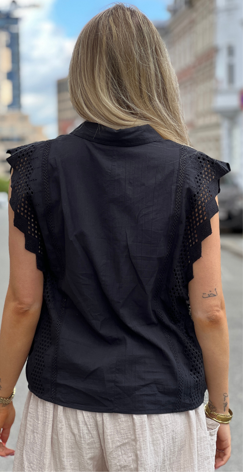 Bina bluse med broderi anglaise sort Freequent