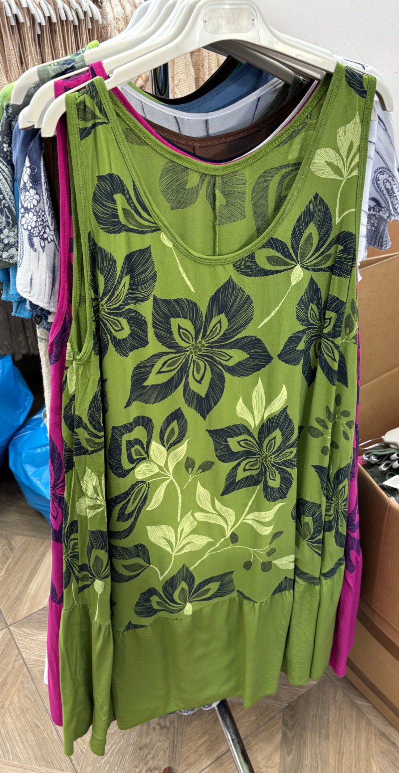 Forudbestilling uge 21 Safira kjole med peplum og blomsterprint guacamole LikeLondon