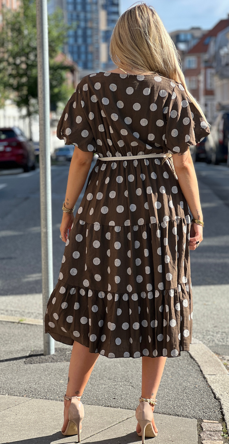 Elly kjole med dots og peplum brun LikeLondon