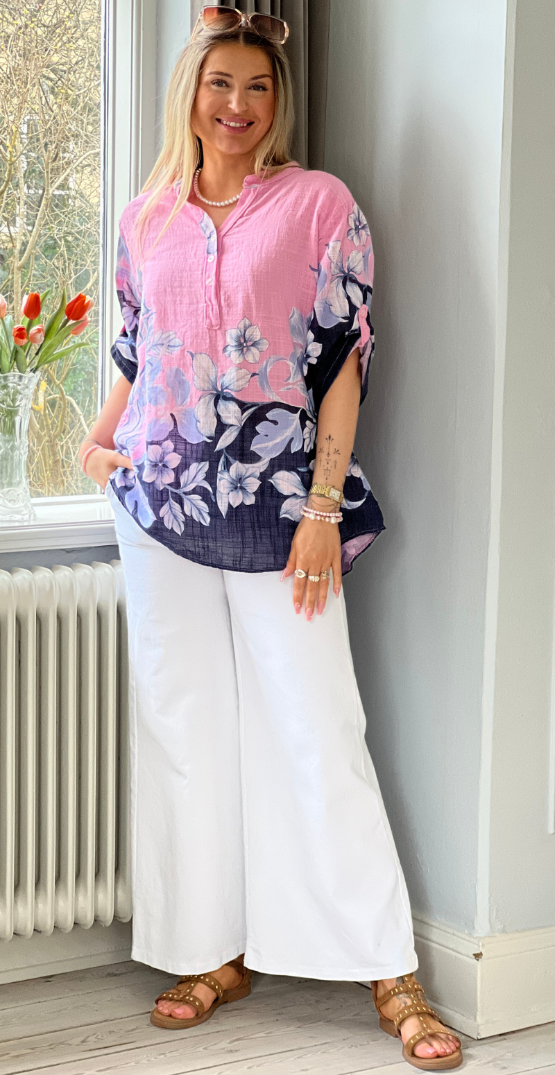 Bonnie bluse med stolpelukning og blomsterprint baby rosa LikeLondon