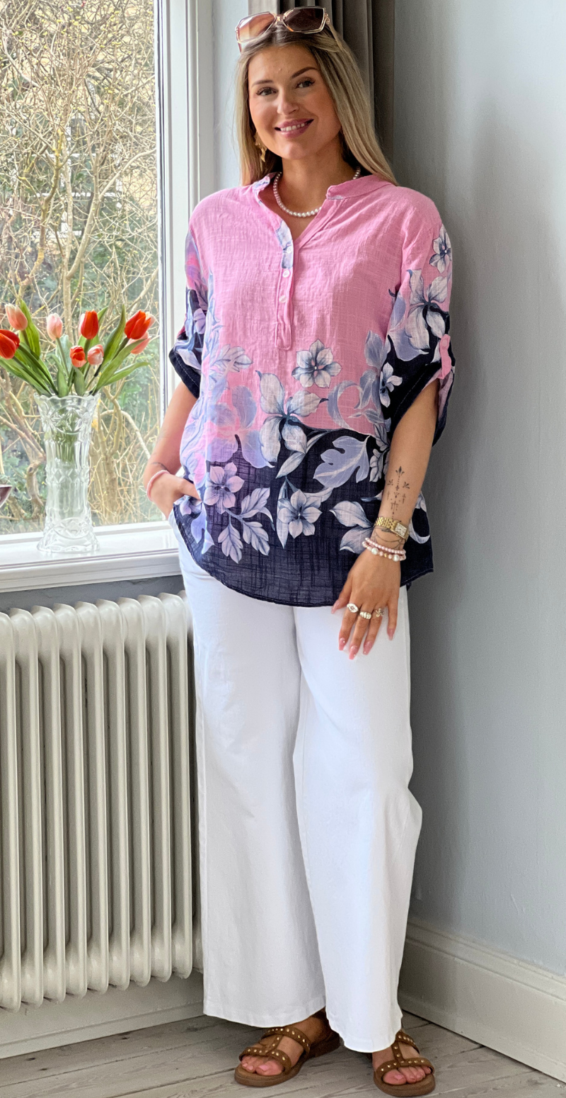 Bonnie bluse med stolpelukning og blomsterprint baby rosa LikeLondon