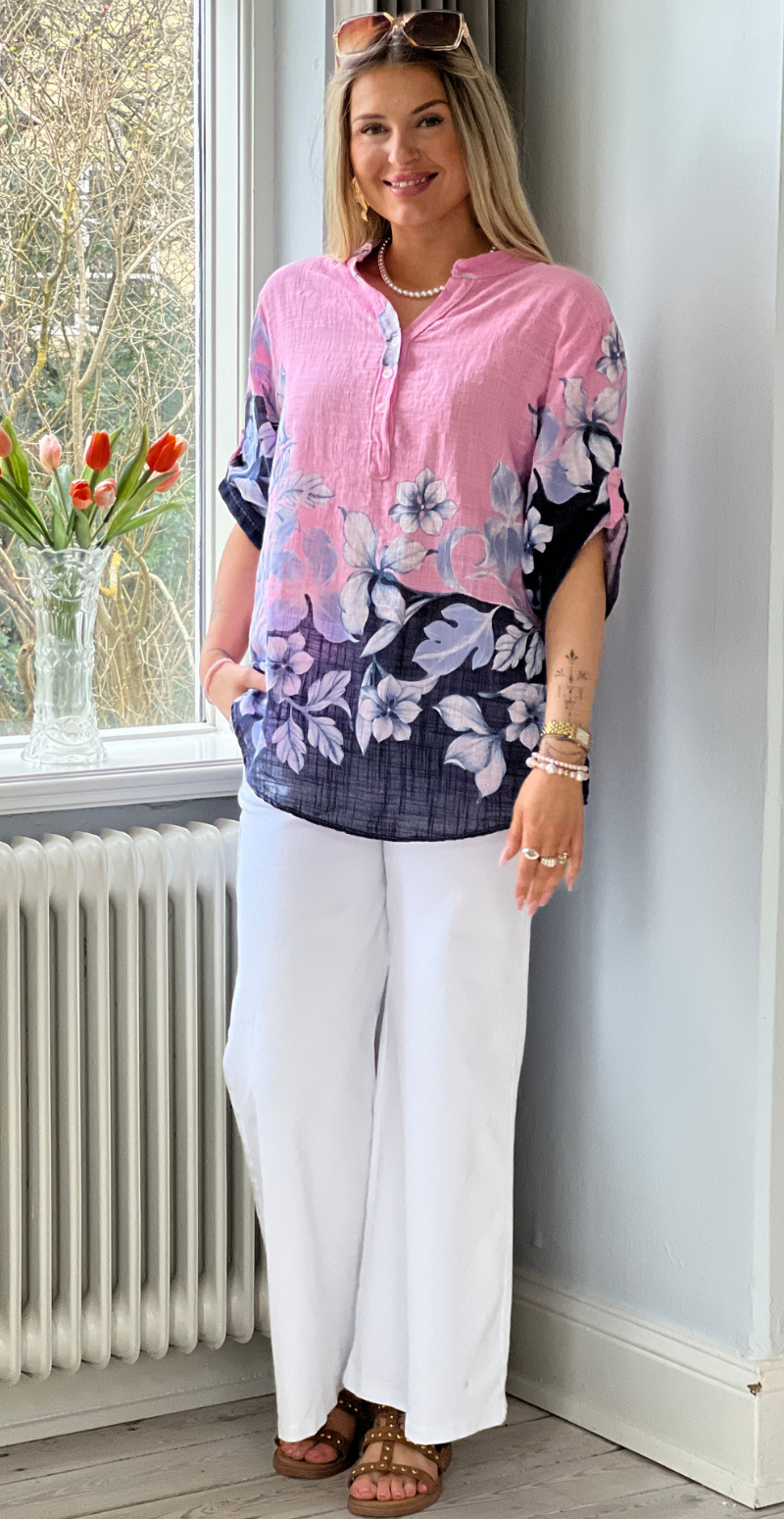 Bonnie bluse med stolpelukning og blomsterprint baby rosa LikeLondon