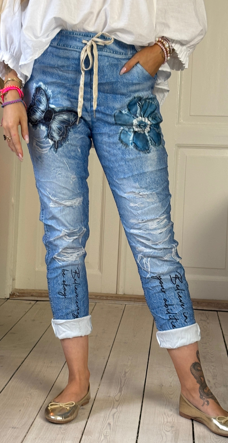 Sisse bukser med sommerfugl og blomst Likelondon