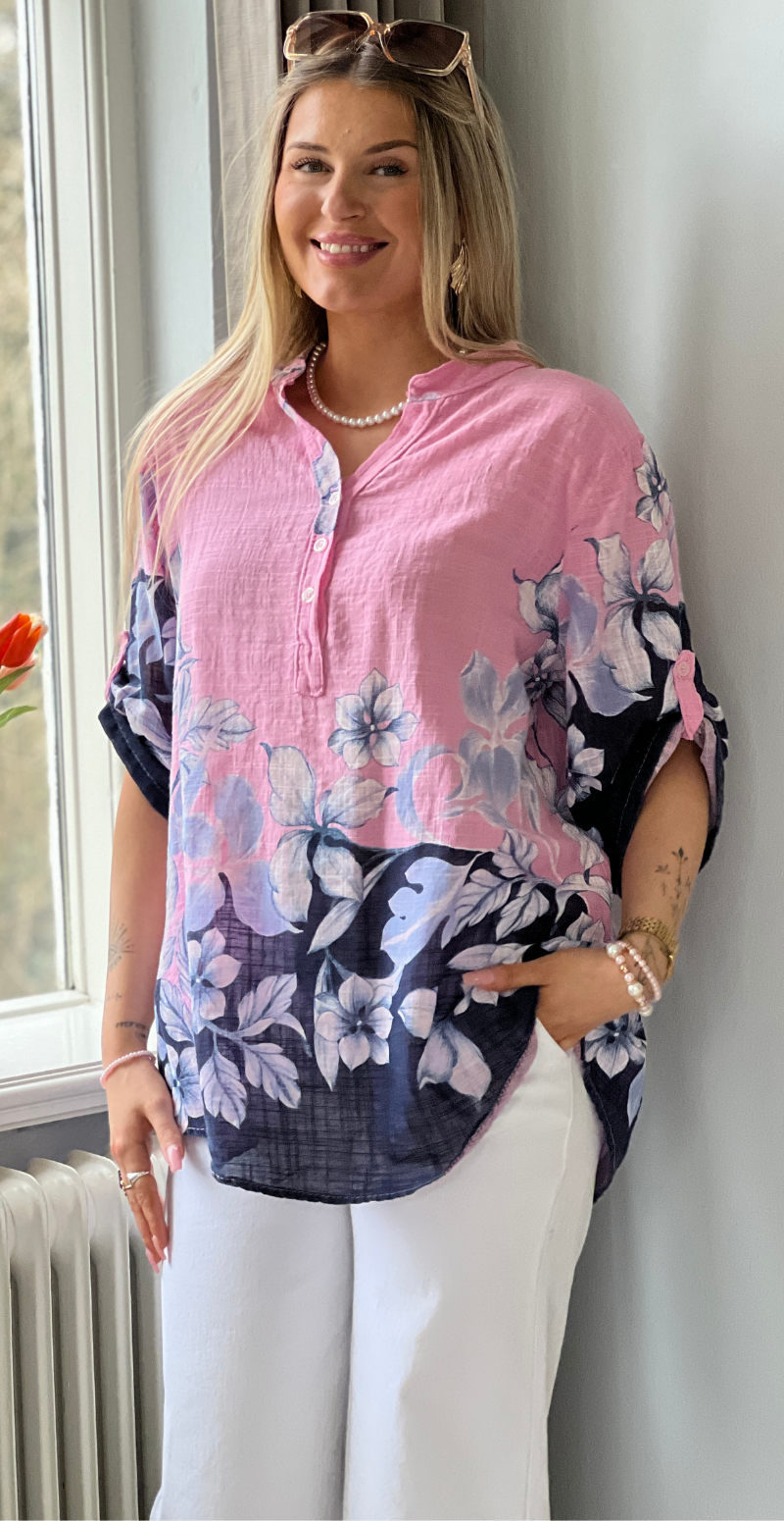 Bonnie bluse med stolpelukning og blomsterprint baby rosa LikeLondon