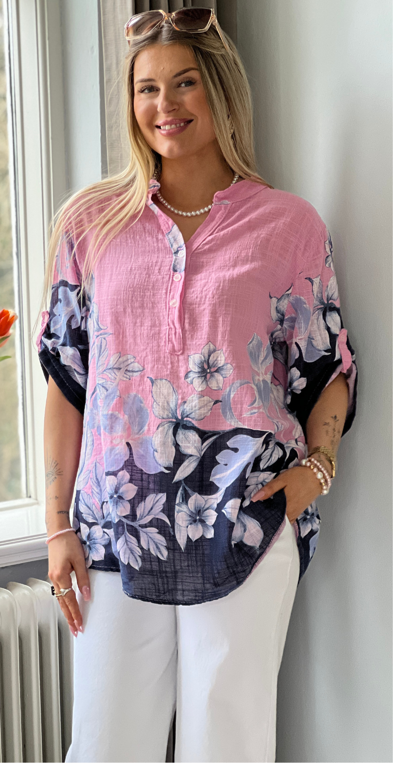Bonnie bluse med stolpelukning og blomsterprint baby rosa LikeLondon