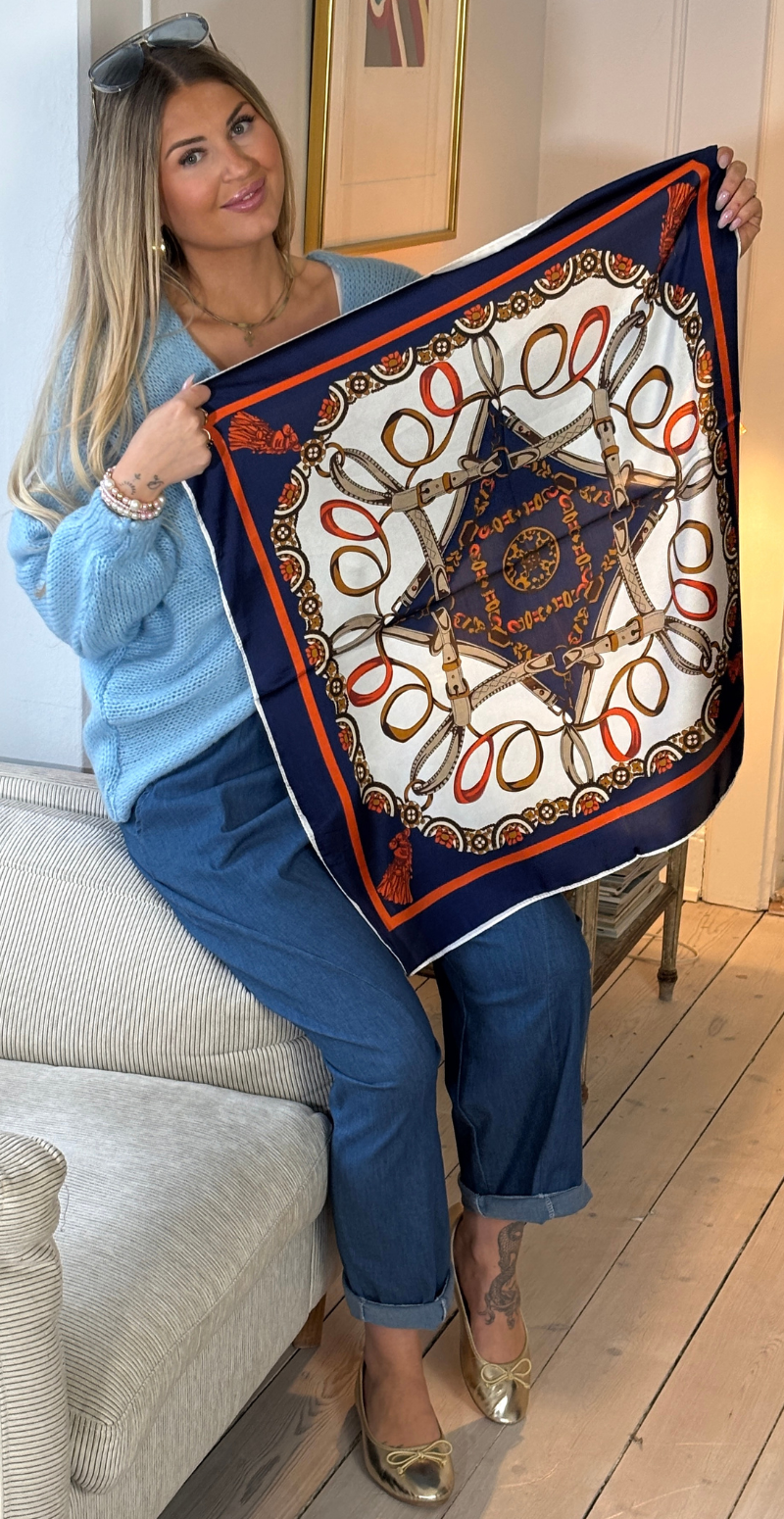 Tørklæde med spænder navy LikeLondon