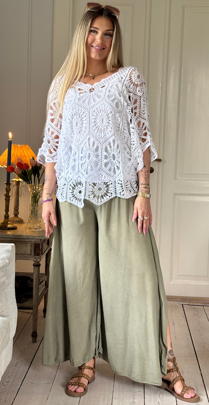 Talia bukser med vidde og slidser i benene khaki LikeLondon