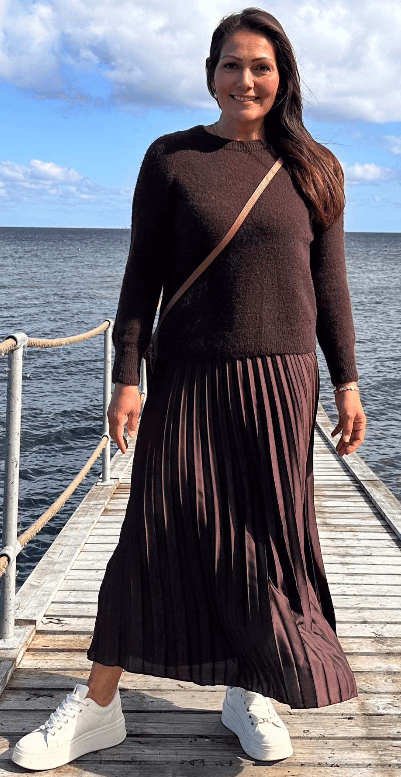Camma plisseret satin nederdel brun LikeLondon By Christina