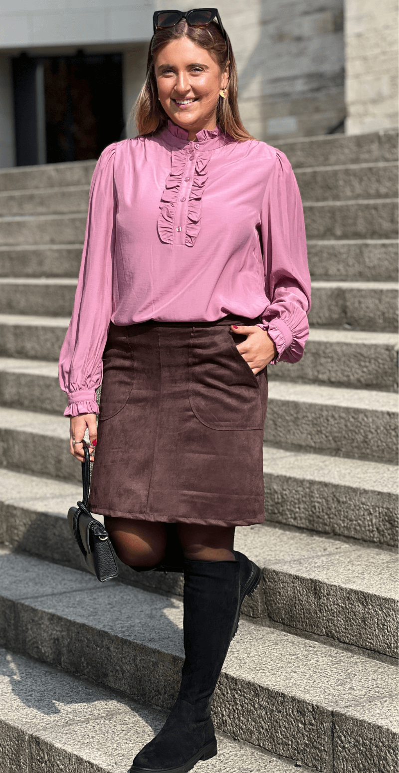 Lucinda kort nederdel i ruskindslook med lommer brun LikeLondon