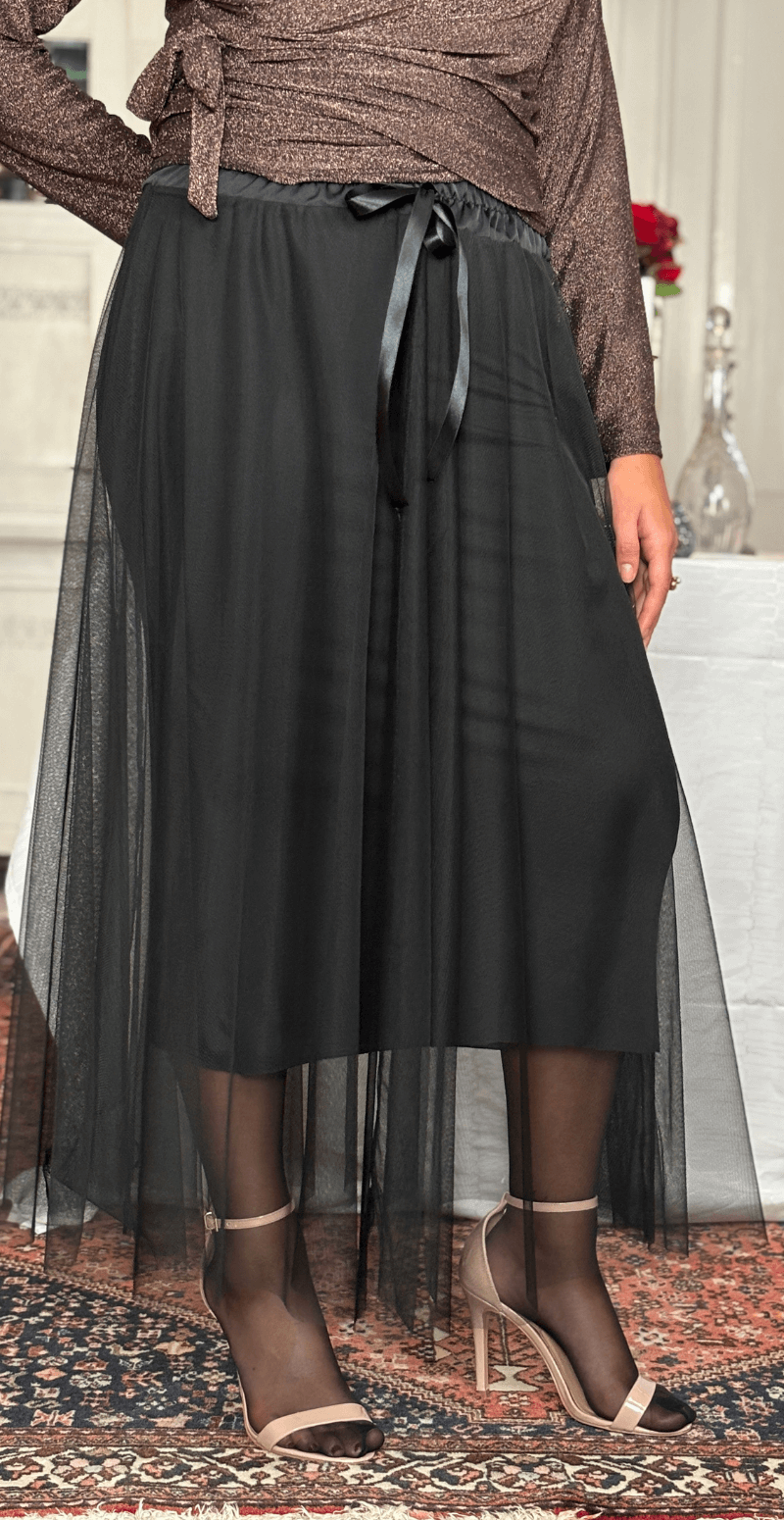 Jalen tylnederdel med satinbånd i taljen sort LikeLondon