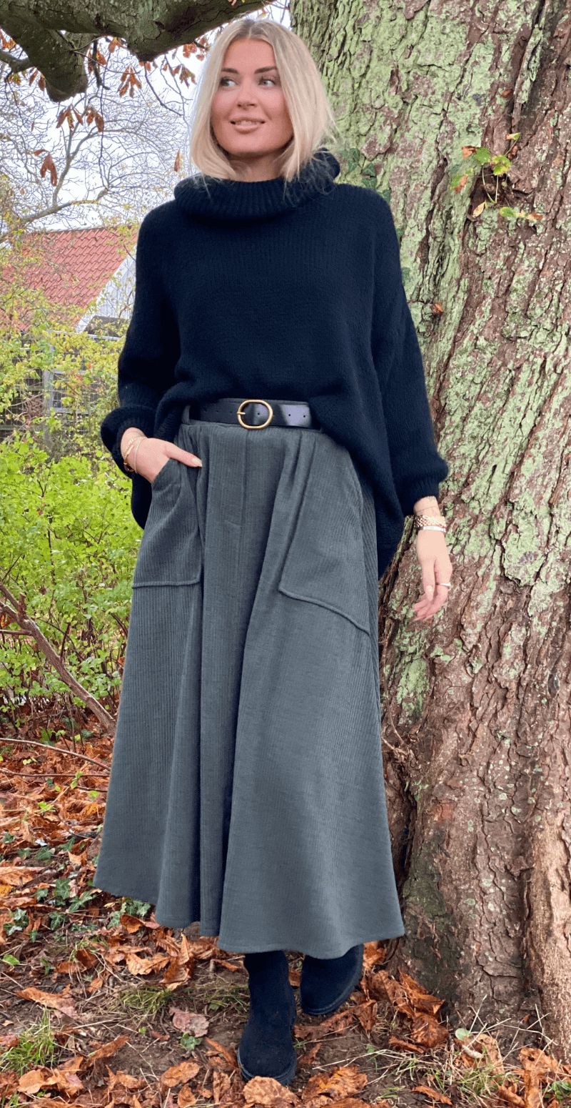 Ivy fløjlsnederdel med bælte og lommer military LikeLondon