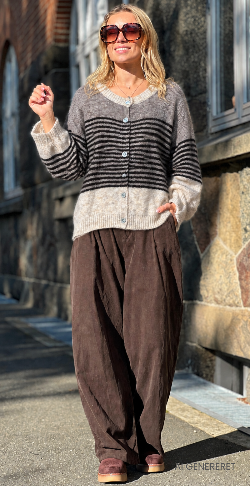 Alberte strikket cardigan med striber fango LikeLondon