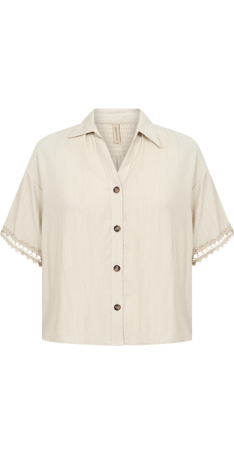 Regina skjortebluse med blondekant beige LikeLondon