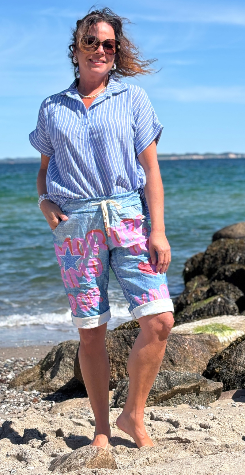 Nora shorts med skrift, hjerter og stjerner denim LikeLondon