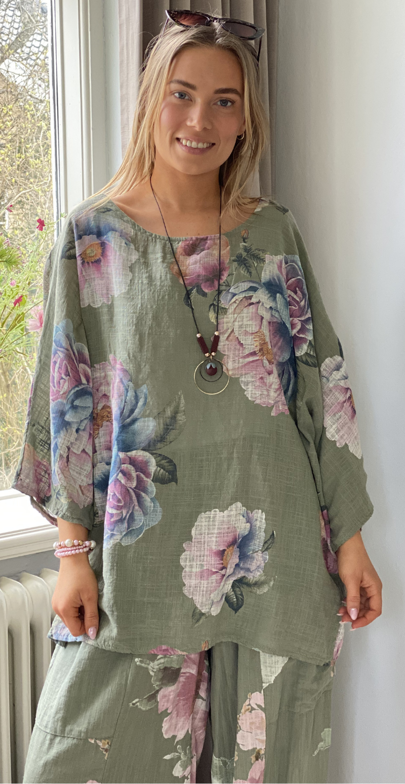 Forudbestil uge 18 Feodora blomstret bluse med vidde og halskæde khaki LikeLondon
