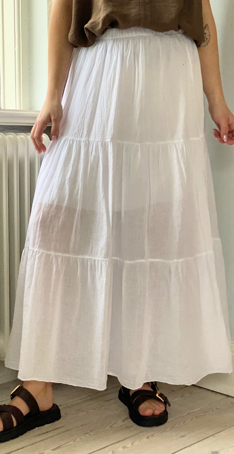 Gigi lang nederdel med peplum hvid LikeLondon