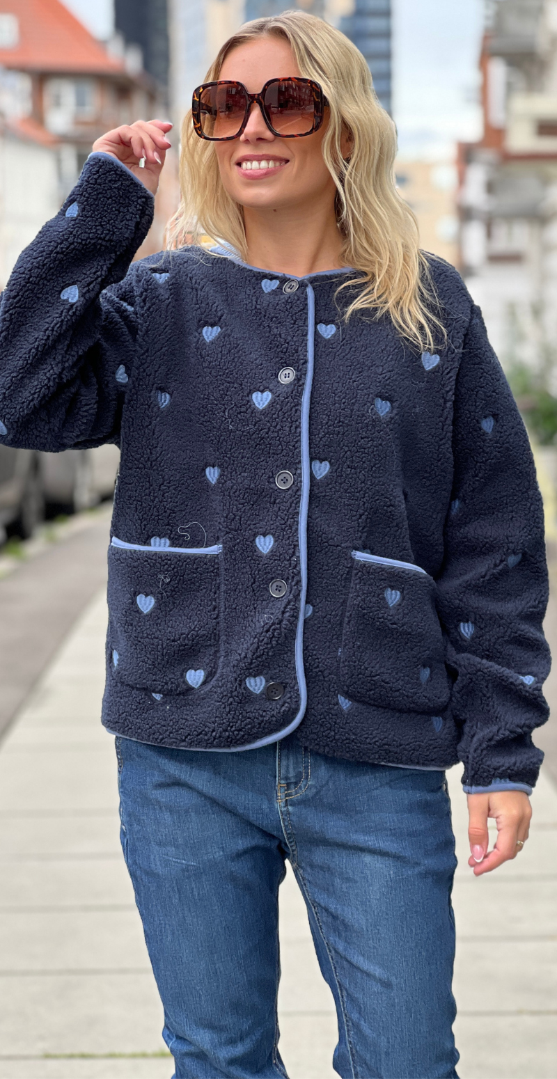Zita teddy jakke med hjerter navy LikeLondon