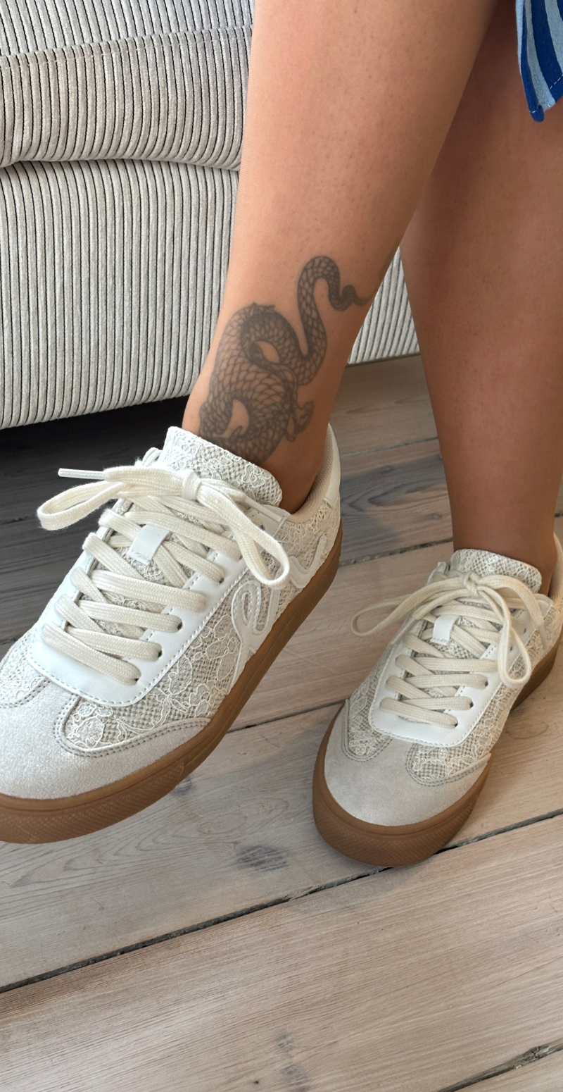 Sneaker i retrolook med snøre beige Duffy
