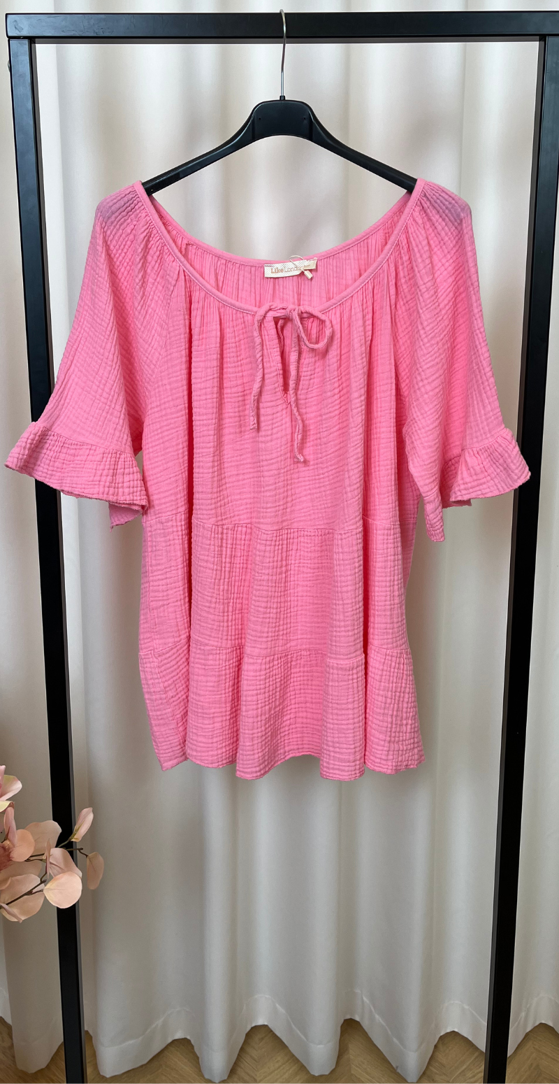 Marilyn bluse med bred halsudskæring og bindebånd pink LikeLondon