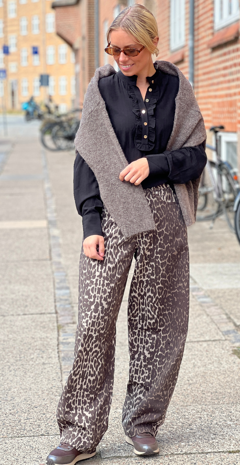 Rinna barrel jeans med leopardprint oyster gray w. granite gray Freequent