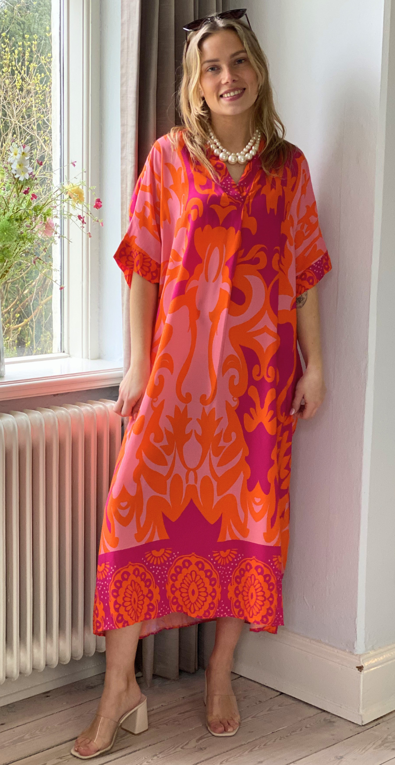 Melia kjole med mønster pink/orange LikeLondon