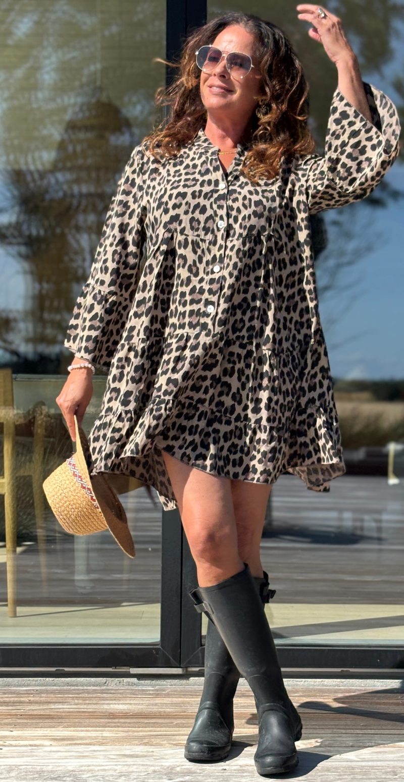Coco kjole med leopardmønster og peplum beige/brun LikeLondon