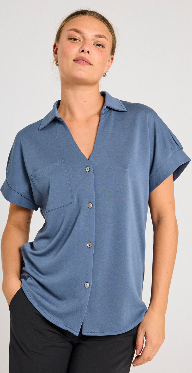 Rue skjortebluse med v-hals vintage indigo