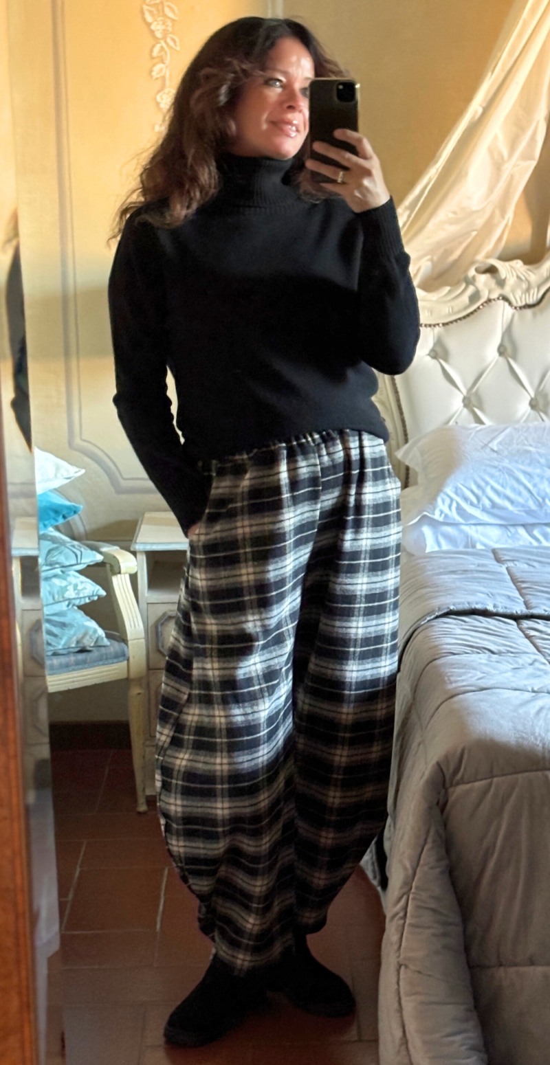 Abelone strik med rullekrave sort LikeLondon