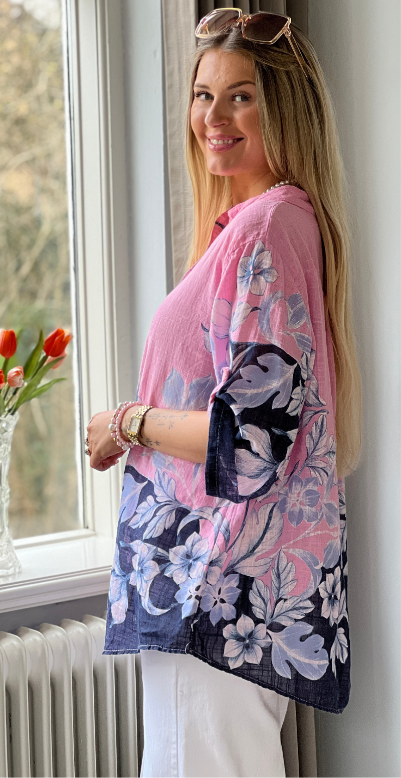 Bonnie bluse med stolpelukning og blomsterprint baby rosa LikeLondon