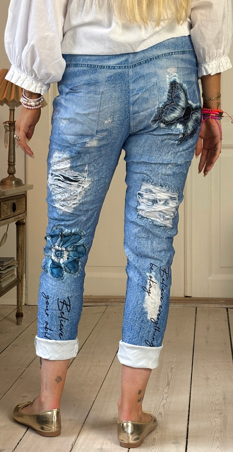 Sisse bukser med sommerfugl og blomst Likelondon