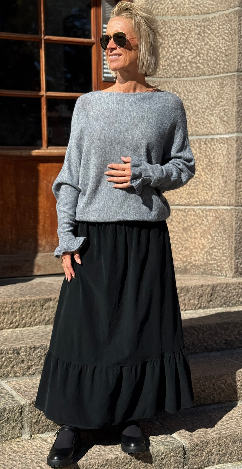 Moanna fløjlsnederdel med peplum nederst og skrålommer sort LikeLondon