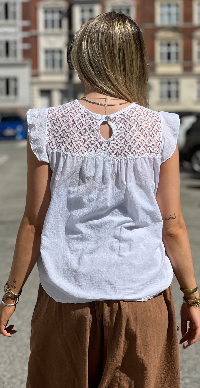 Pixie bluse med blonde og flæseærmer hvid LikeLondon