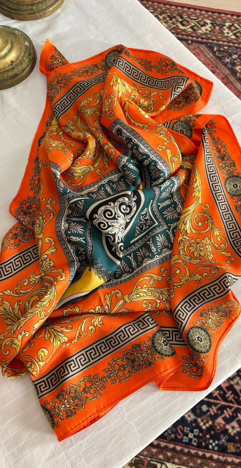 Silketørklæde med rokokko mønster orange LikeLondon
