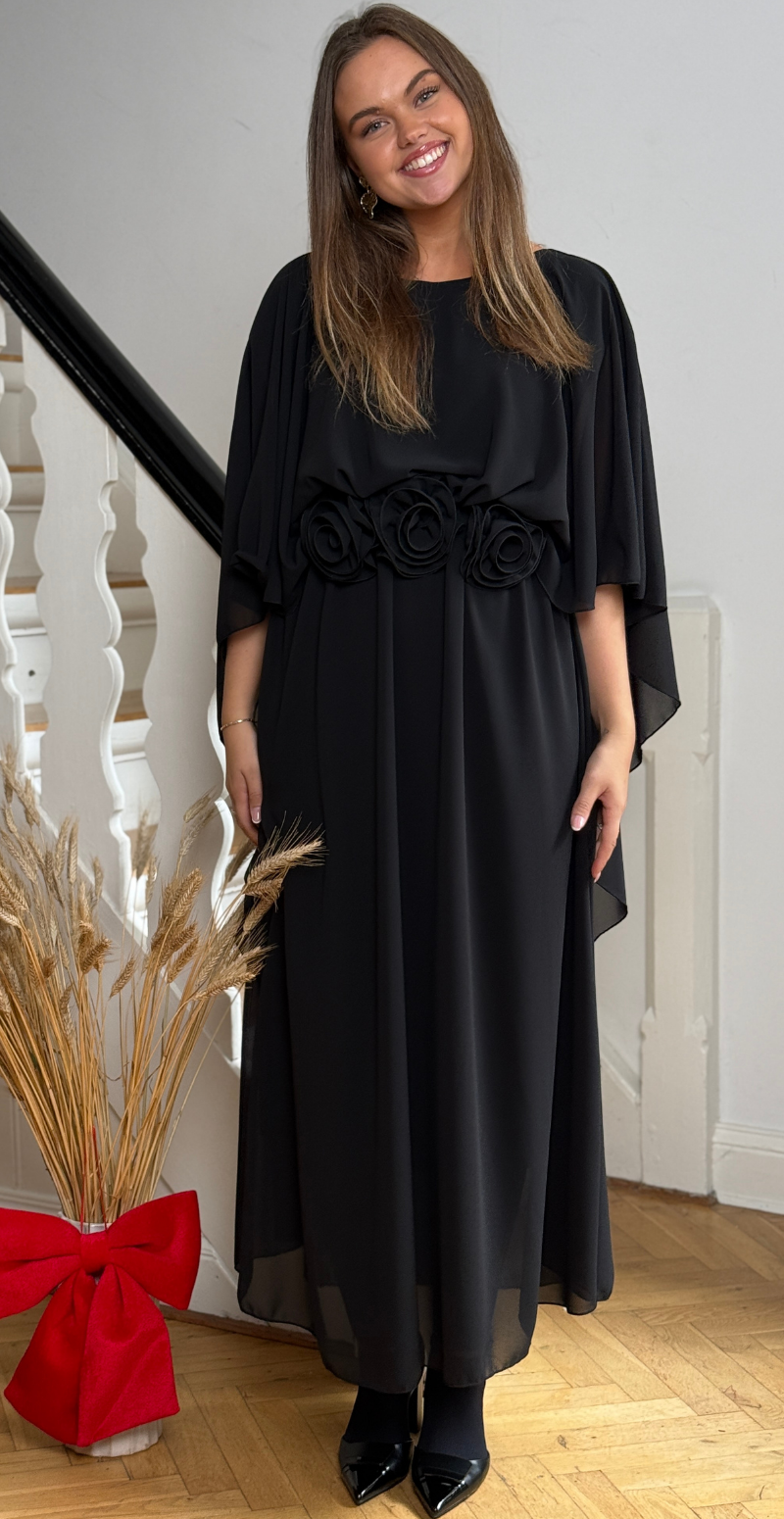 Forudbestil uge 45 Evelyn chiffon kjole med blomster sort LikeLondon