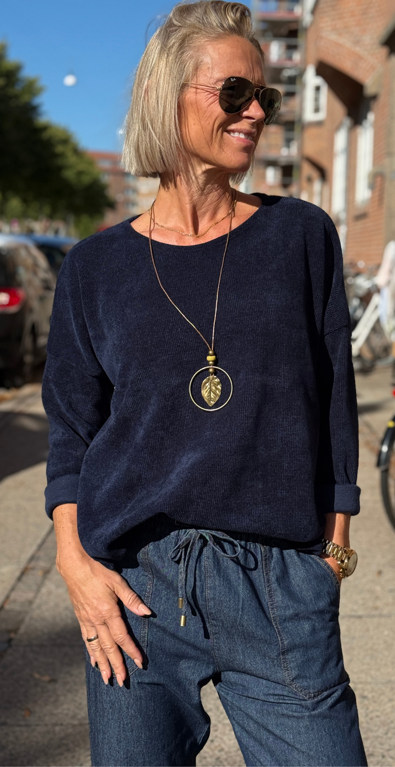 Maren bluse i velour og halskæde navy LikeLondon