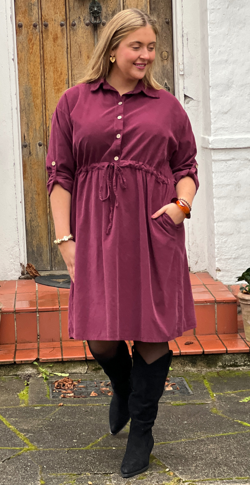 Silvia fløjlskjole med snøre i taljen bordeaux LikeLondon