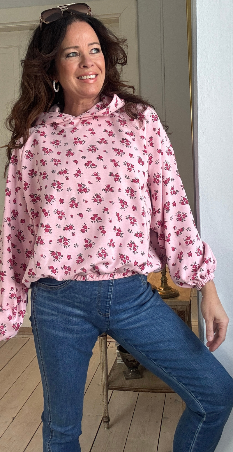 Severine bluse med hætte og blomsterprint rosa LikeLondon