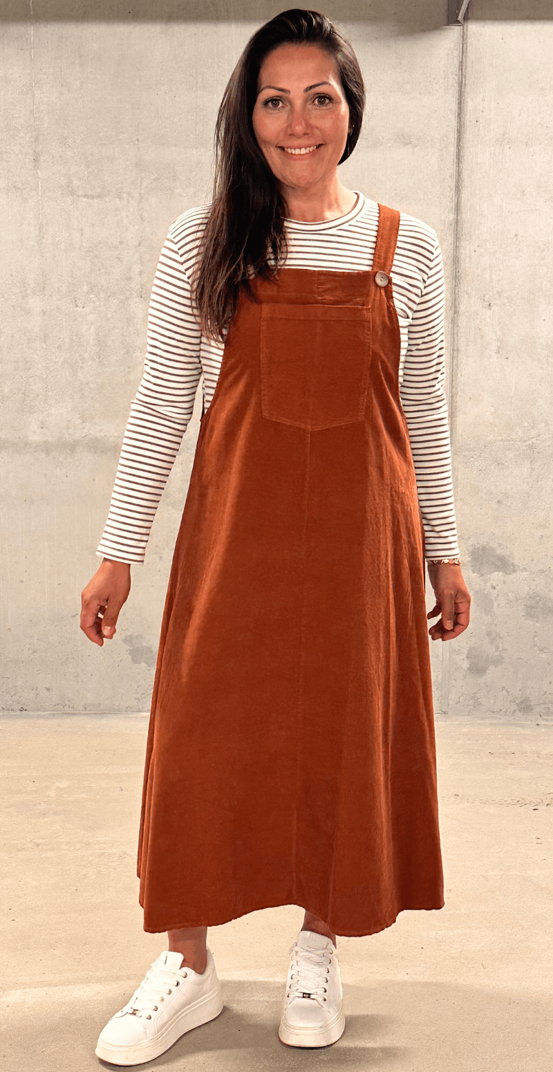 Camelia spencer i fløjl med lomme og træknapper tabacco LikeLondon By Christina