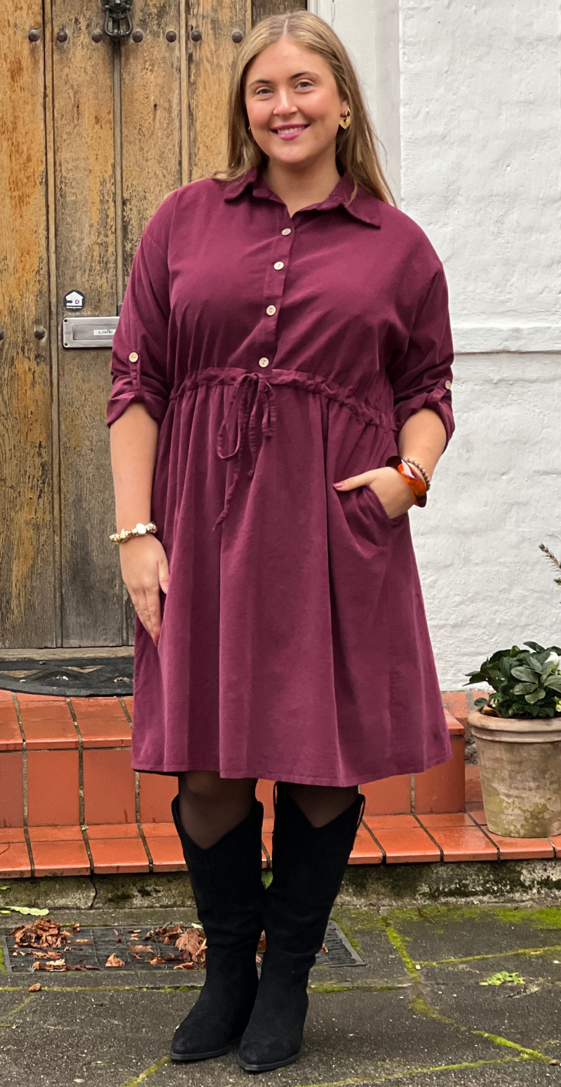 Silvia fløjlskjole med snøre i taljen bordeaux LikeLondon