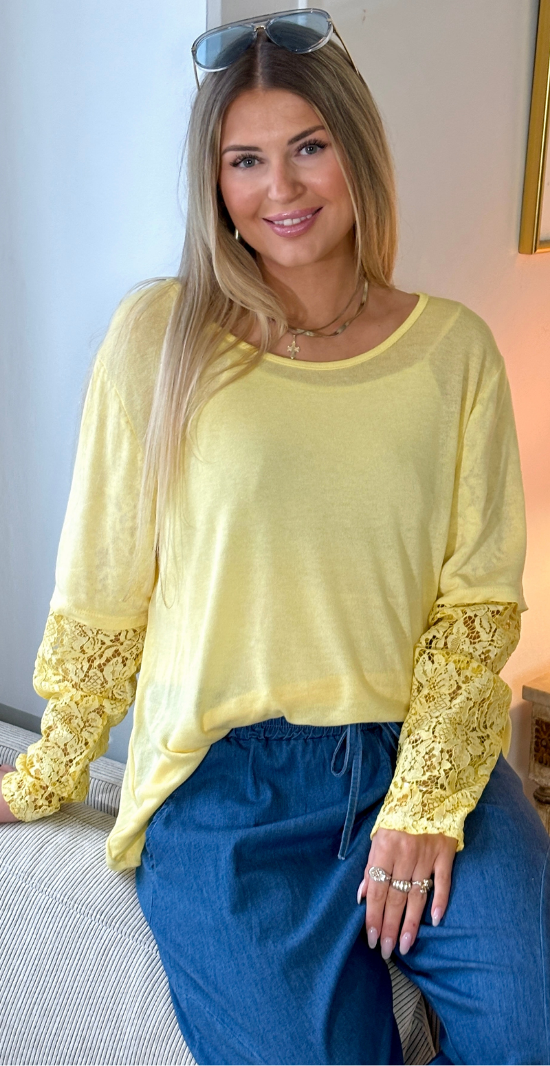 Amalia bluse med langt blondeærme gul LikeLondon