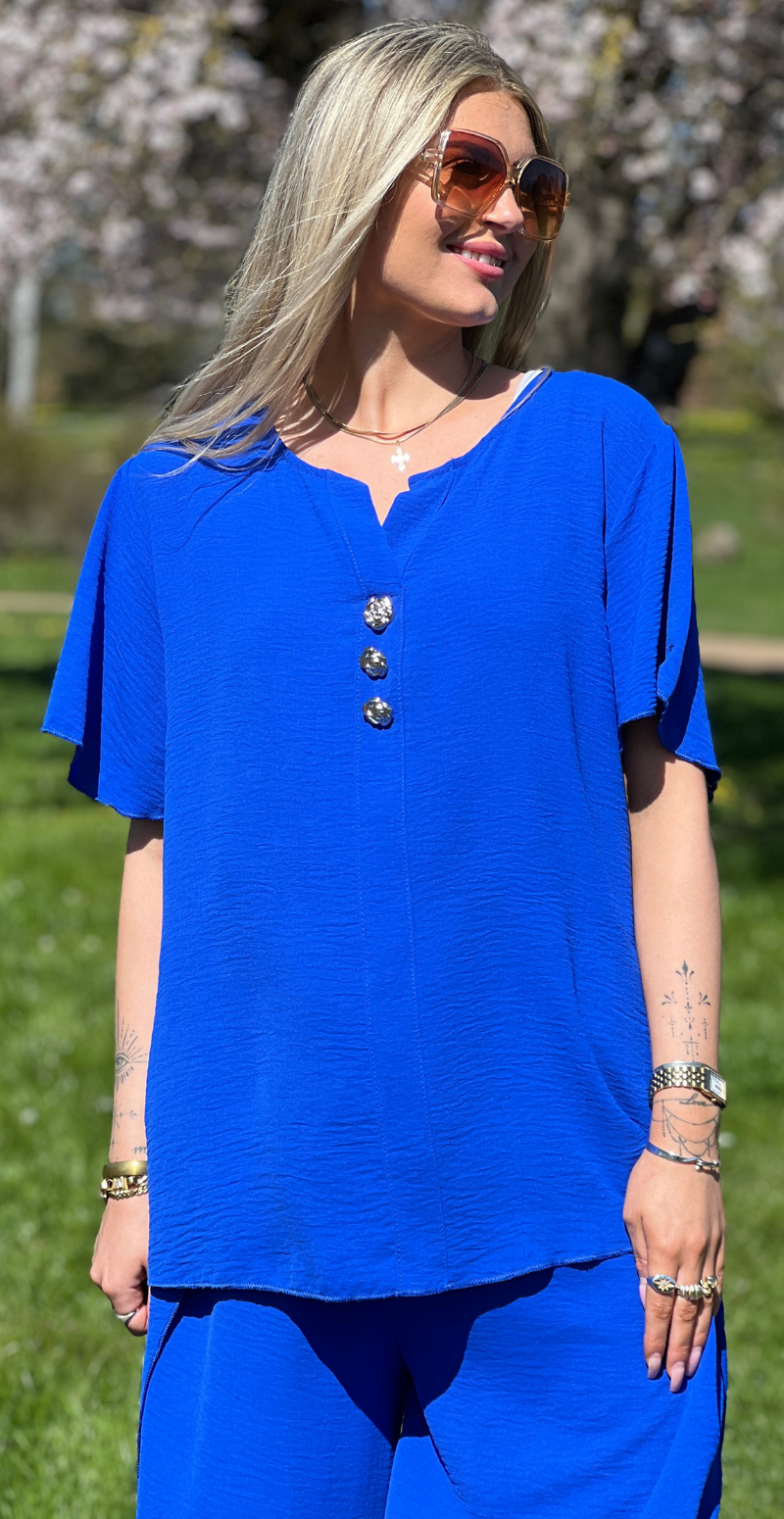 Beate kortærmet bluse med guldknapper royal blue LikeLondon