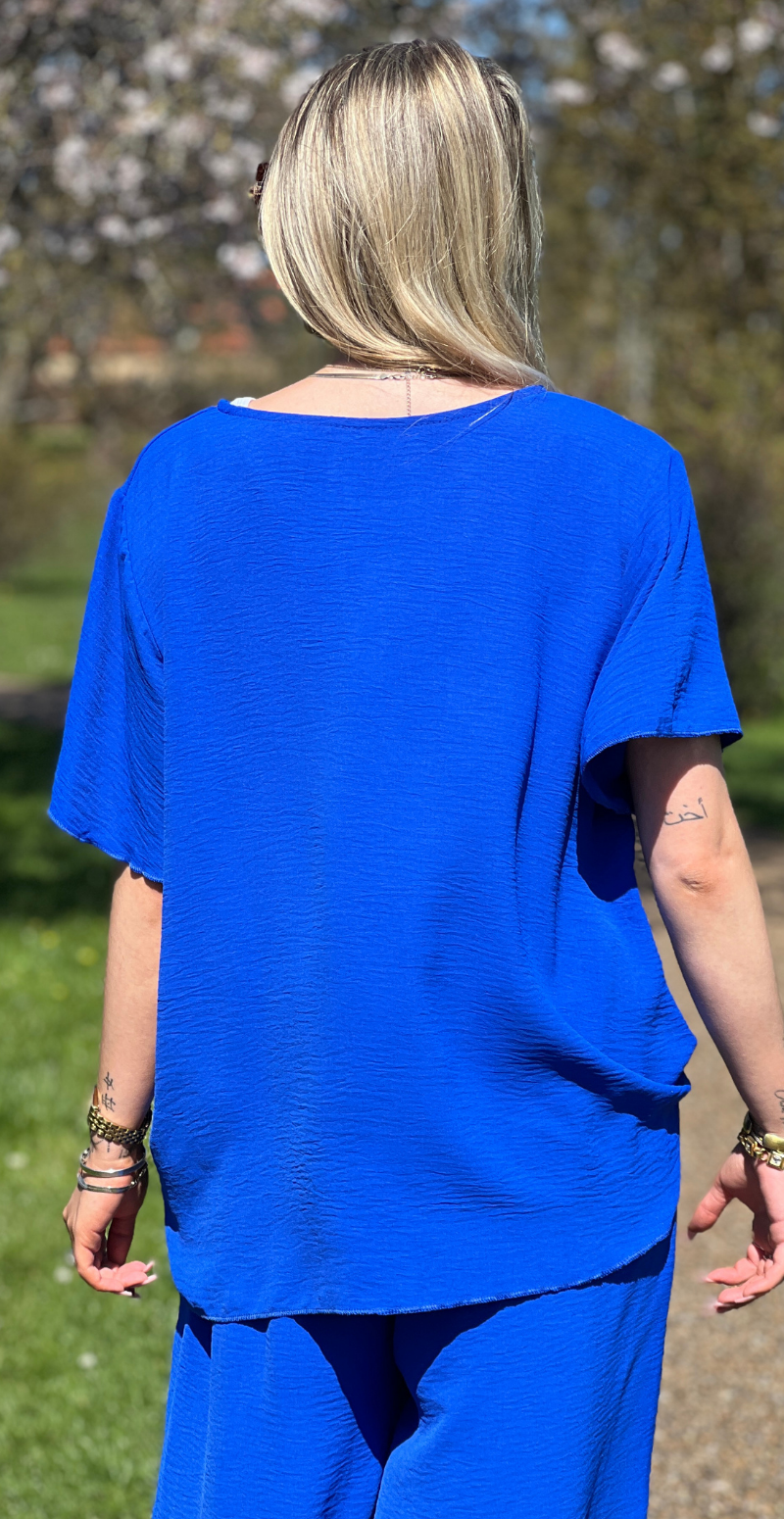 Beate kortærmet bluse med guldknapper royal blue LikeLondon
