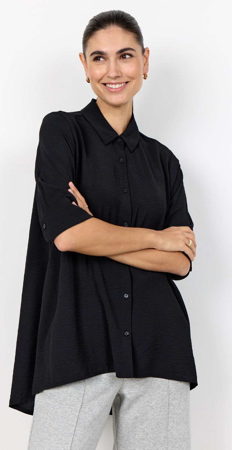 Carrie skjortebluse med længde bagtil sort LikeLondon