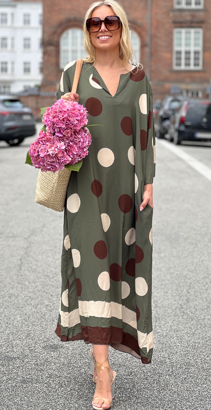 Effie lang kjole med store dots og lommer khaki LikeLondon