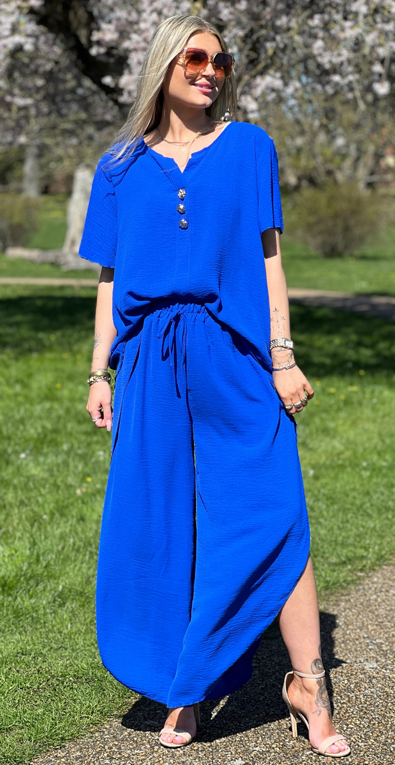 Beate kortærmet bluse med guldknapper royal blue LikeLondon